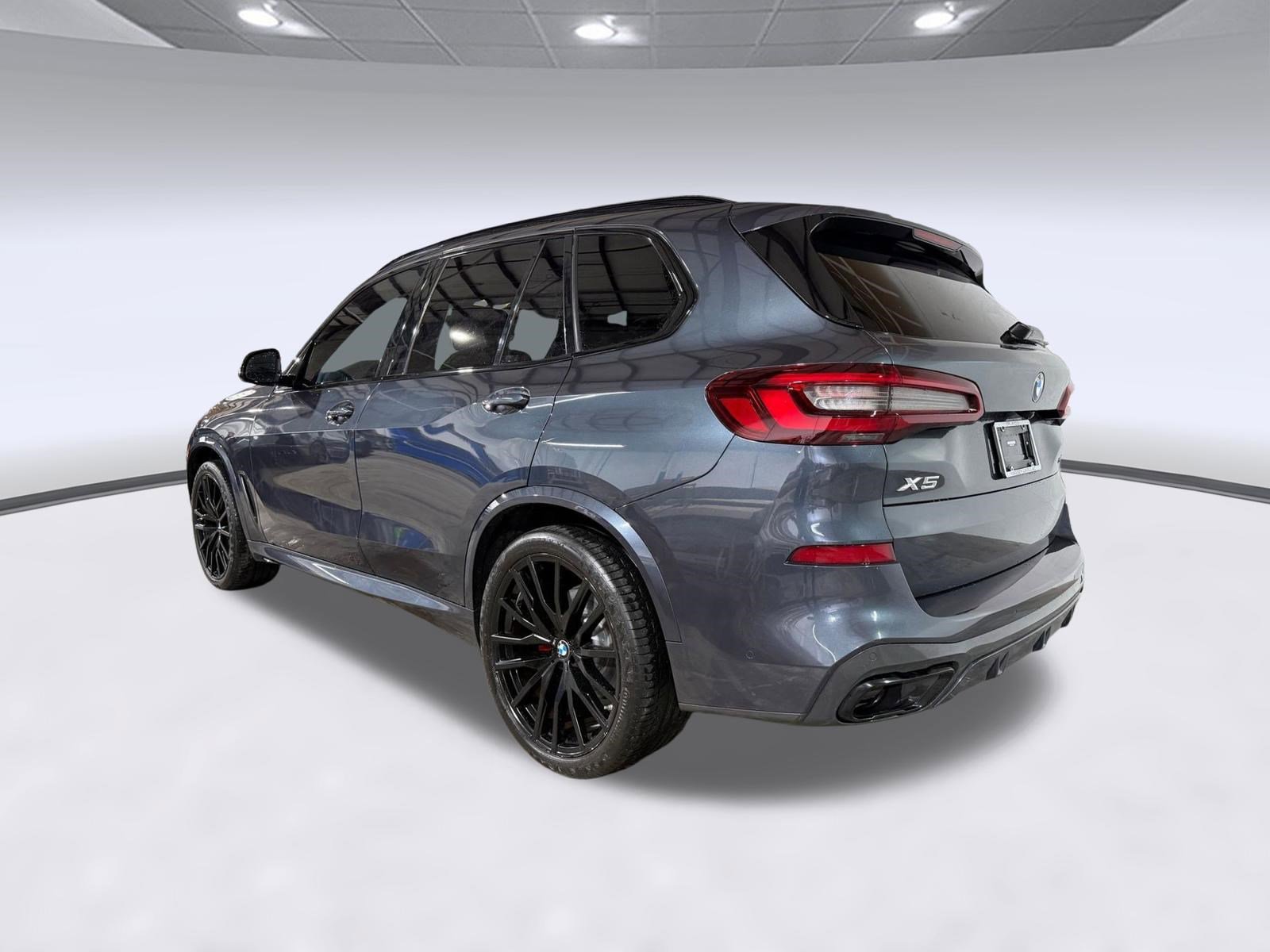 Used 2022 BMW X5 sDrive40i w/ M Sport Package image 3