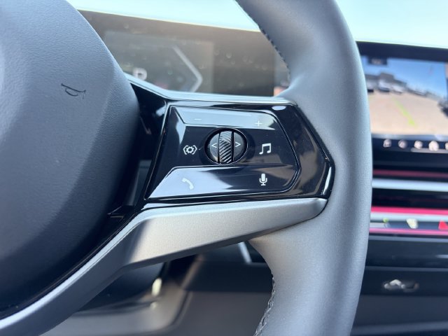 Certified 2026 BMW i5 eDrive40 w/ Premium Package RWD image 24