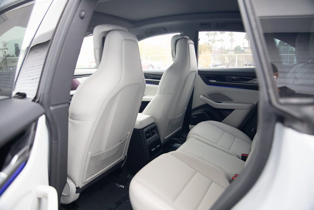 Certified 2025 Porsche Macan Electric RWD image 21