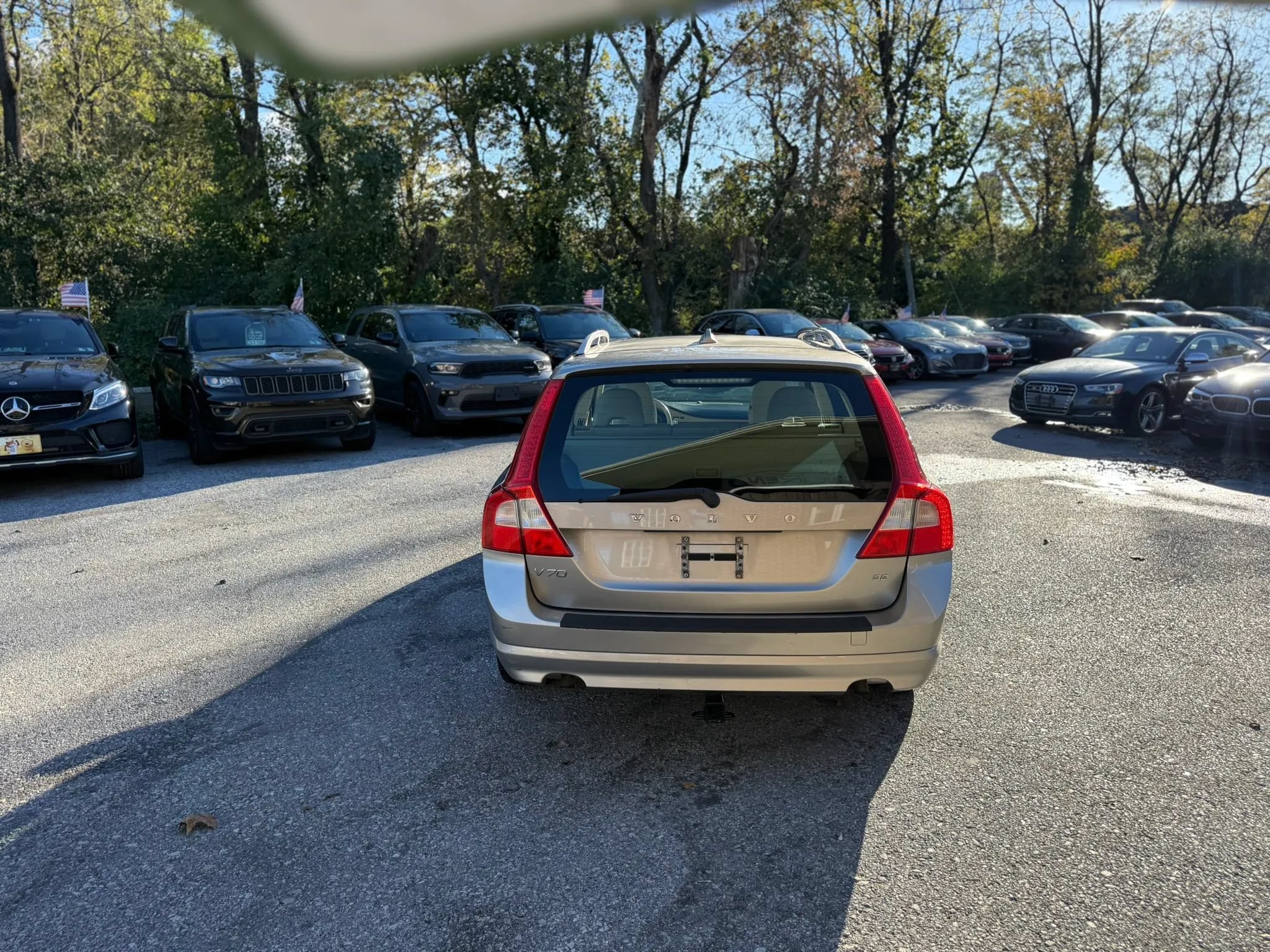 Used 2010 Volvo V70 R-Design FWD image 7