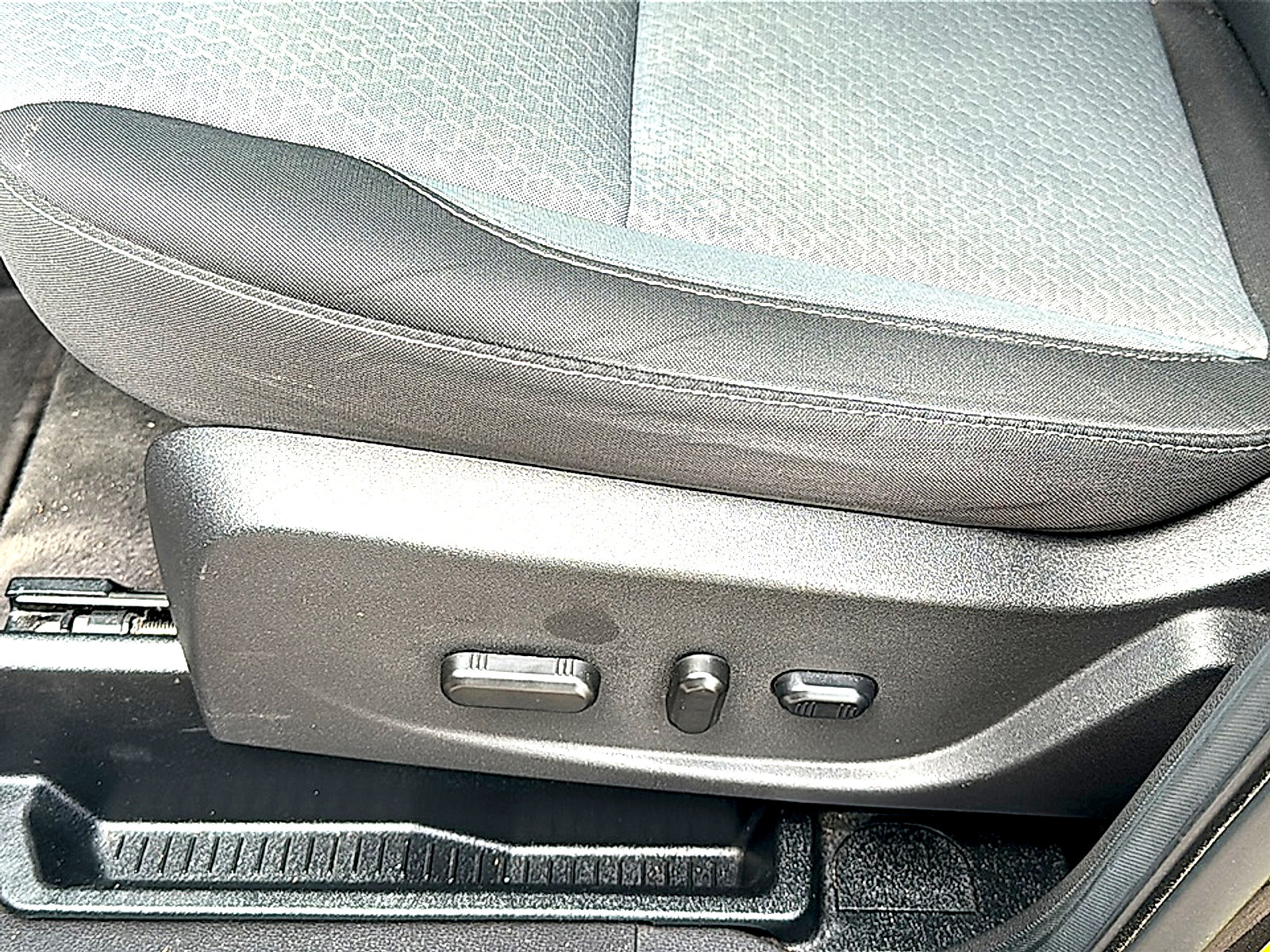 Used 2018 Ford Escape SE FWD image 15