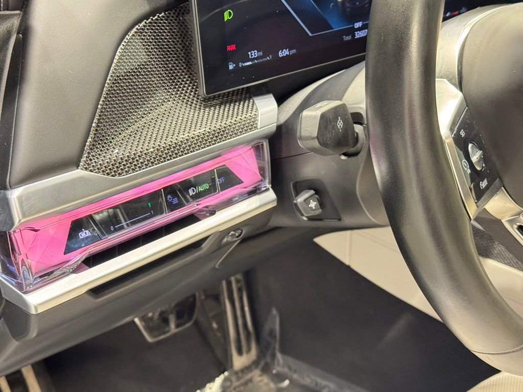 Used 2023 BMW 760i xDrive w/ Executive Package image 17