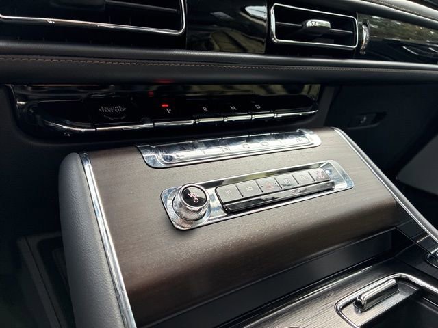 Certified 2025 Lincoln Aviator Reserve w/ Equipment Group 201A image 31