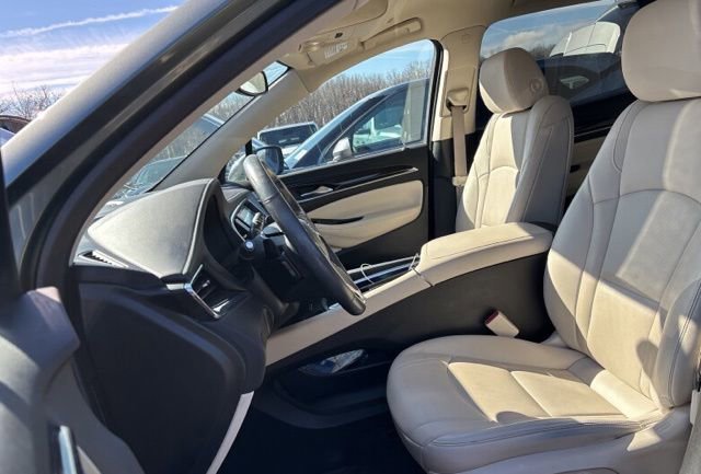 Used 2023 Buick Enclave Essence image 9
