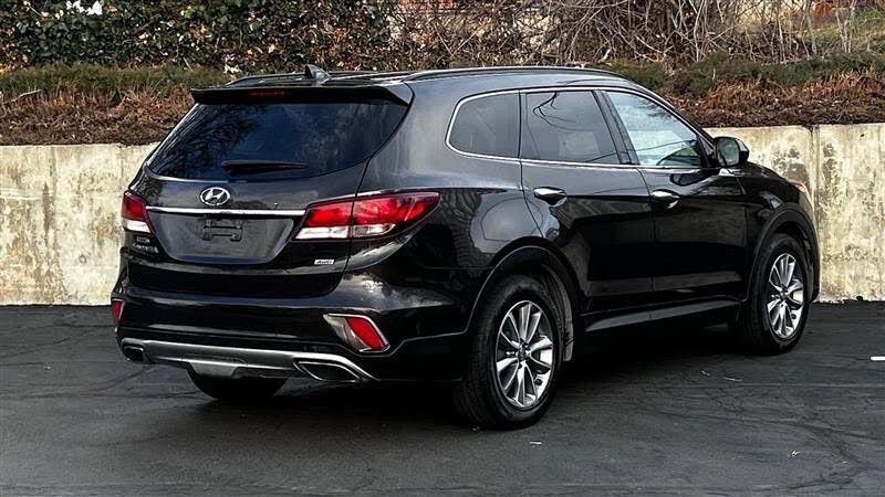 Used 2017 Hyundai Santa Fe SE AWD/4WD image 5