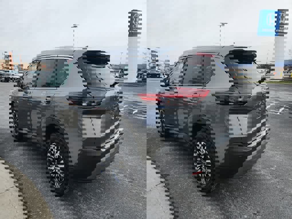 Used 2023 Nissan Rogue SV w/ SV Premium Package image 4