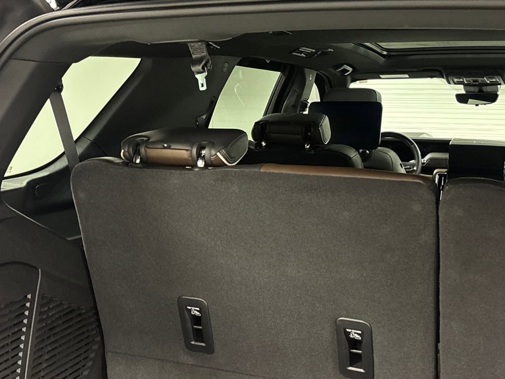 Used 2025 GMC Yukon Denali Ultimate w/ LPO, Floor Liner Package image 18