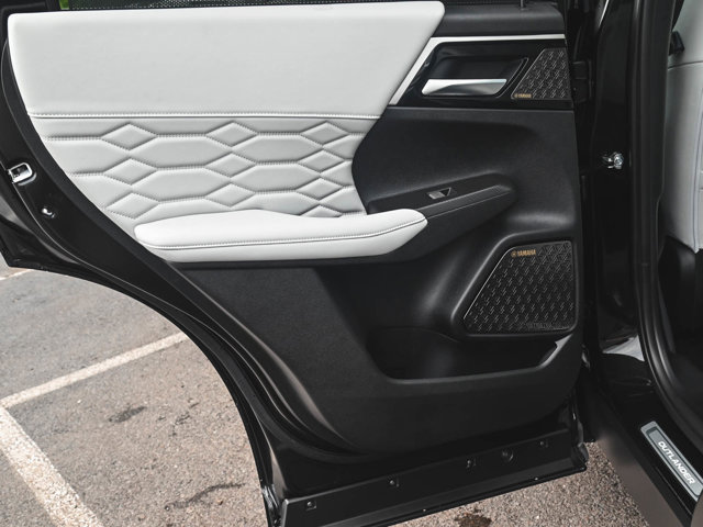 New 2025 Mitsubishi Outlander AWD image 11
