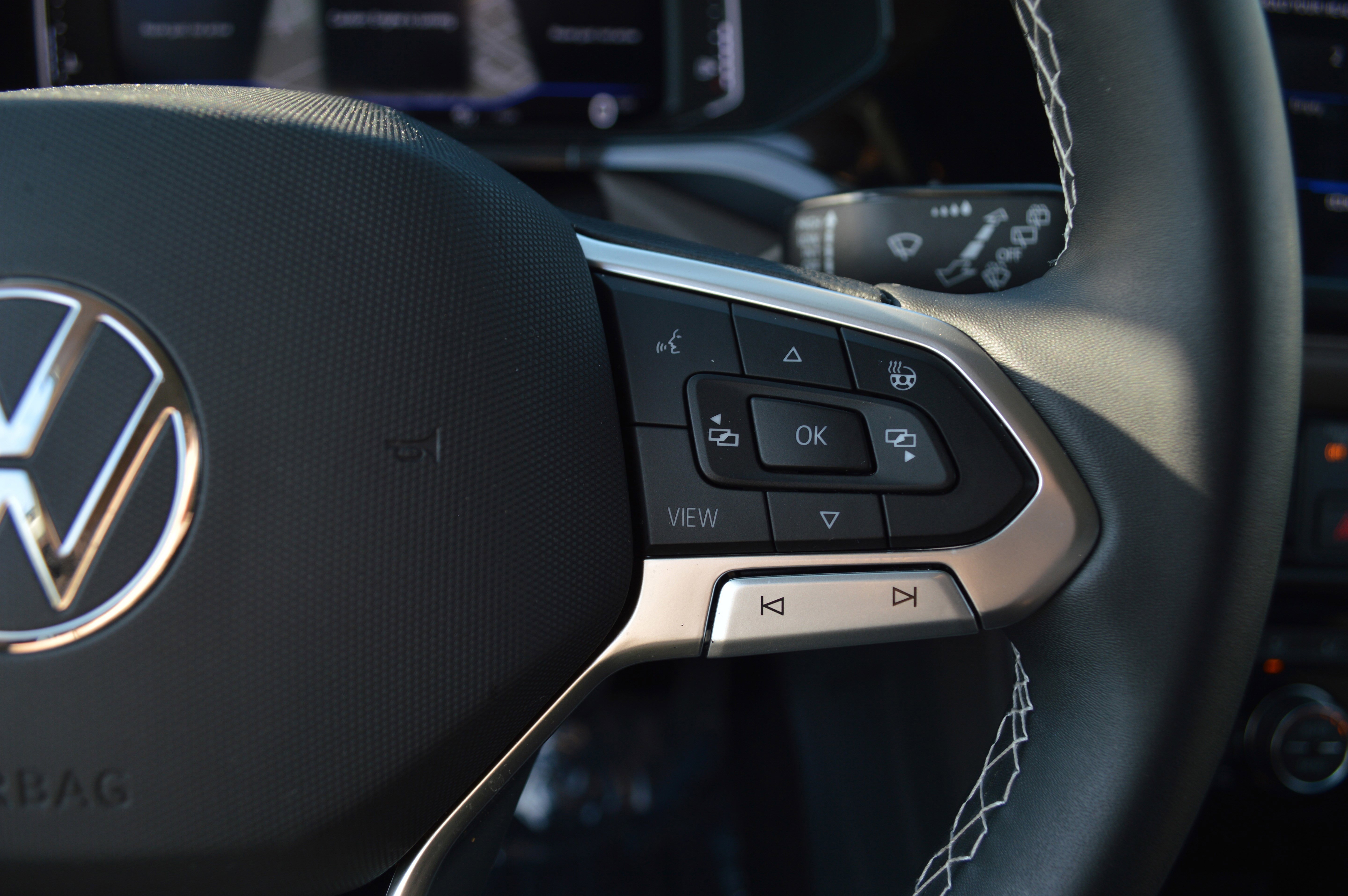 Used 2022 Volkswagen Taos SEL image 16