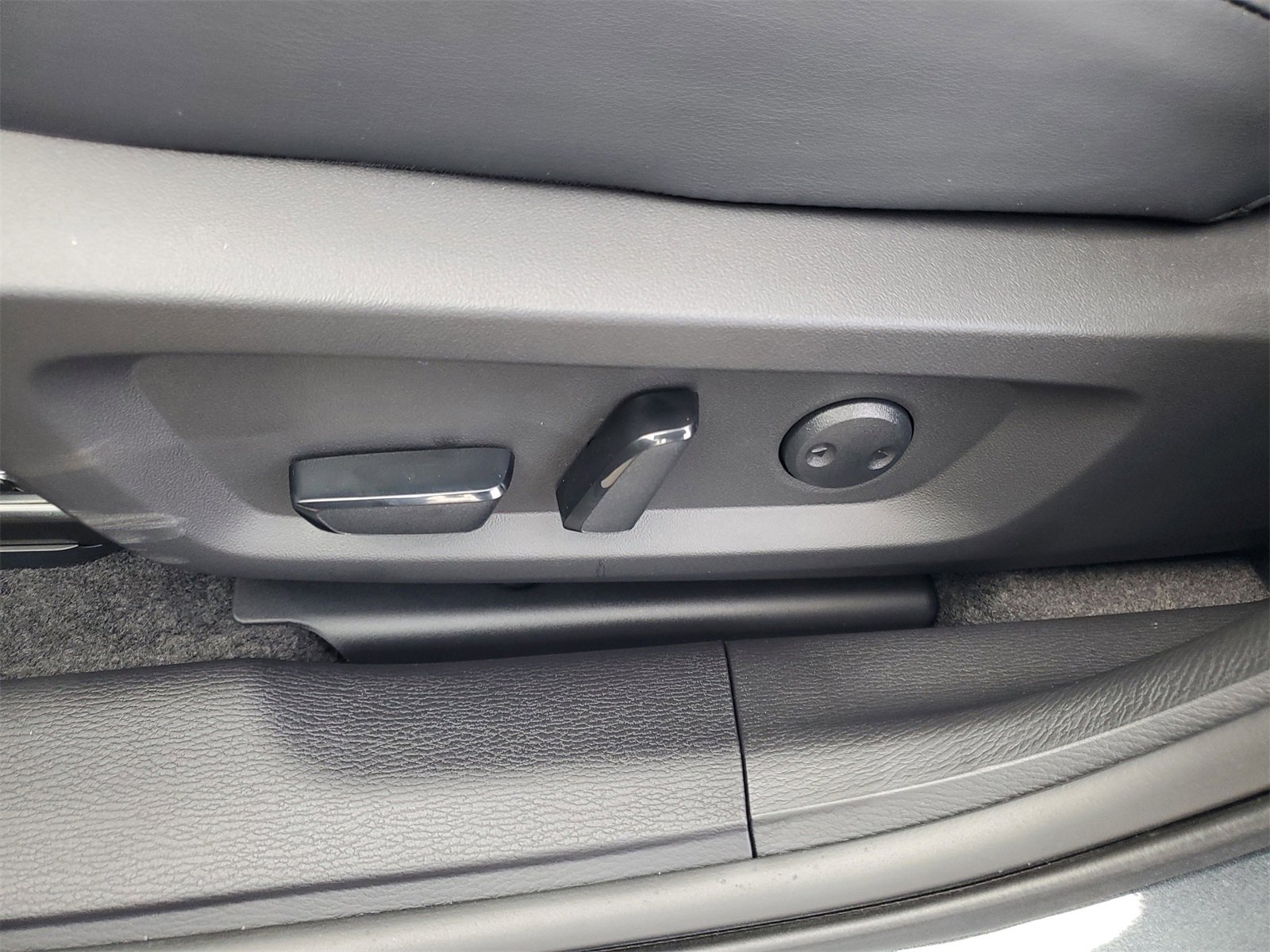 New 2025 Mitsubishi Outlander SE image 7
