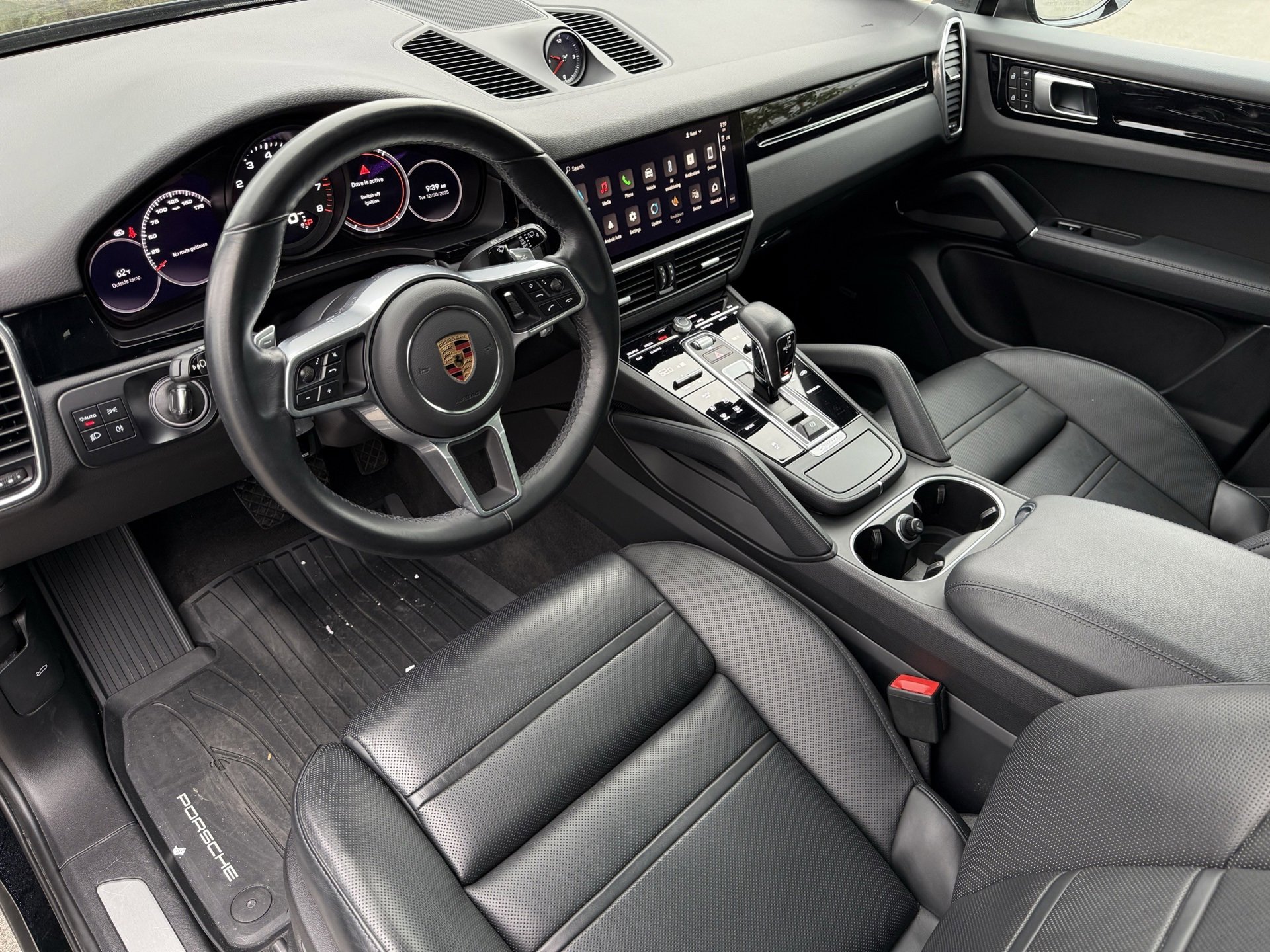 Certified 2022 Porsche Cayenne Platinum Edition image 4