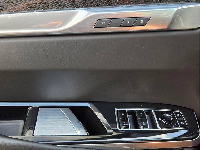 Certified 2025 Cadillac Escalade ESV V w/ LPO, ONYX Package AWD/4WD image 25