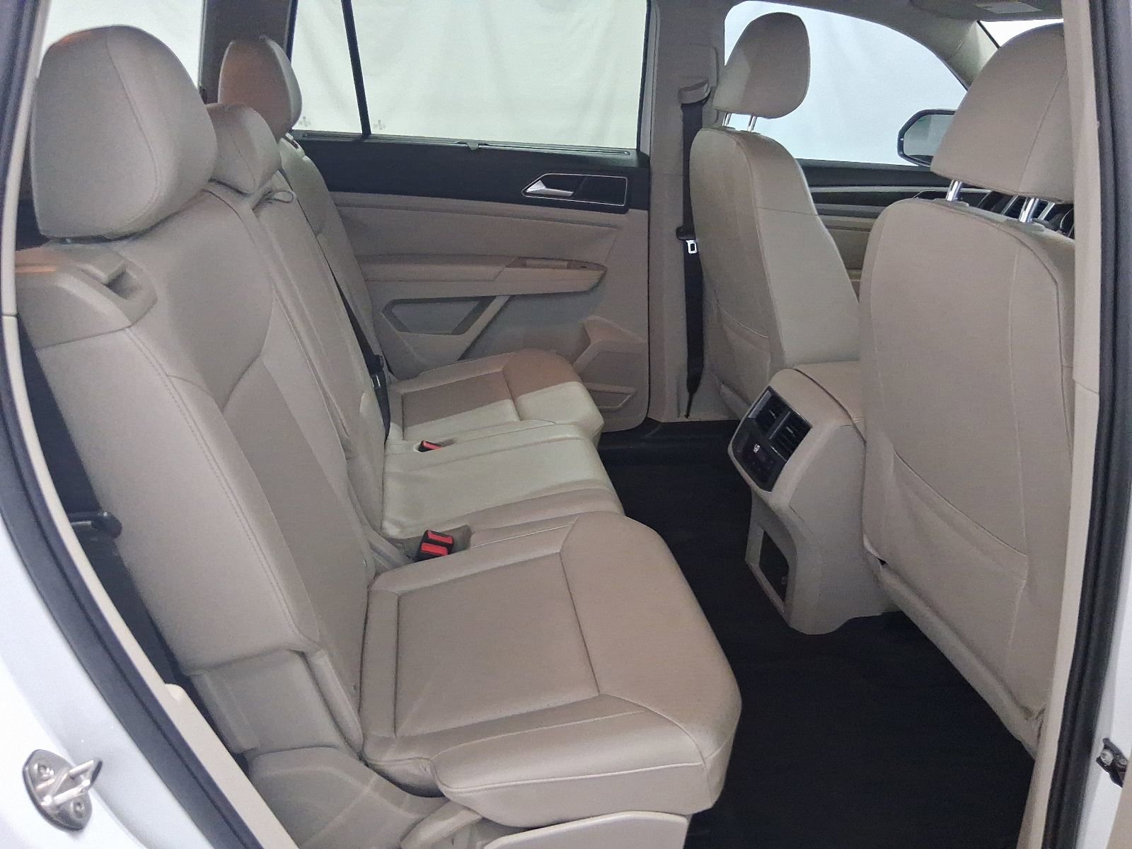 Used 2018 Volkswagen Atlas SE FWD image 18