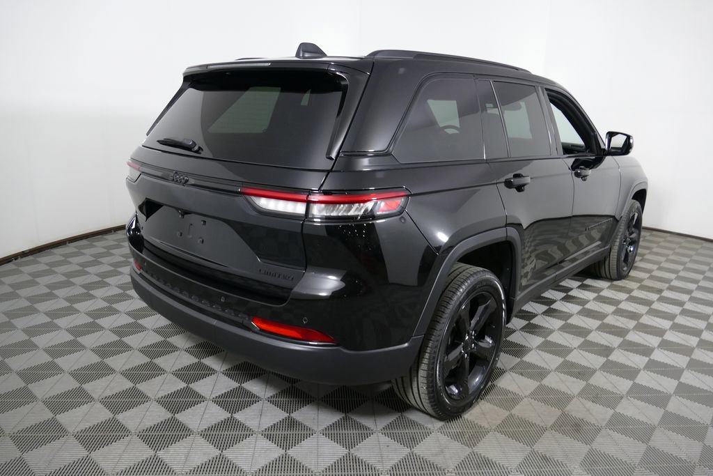 Used 2024 Jeep Grand Cherokee Limited w/ Black Appearance Package image 30