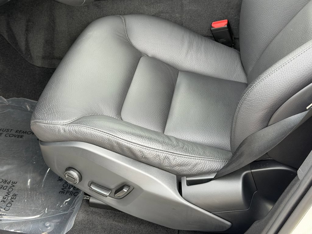 Certified 2024 Volvo XC60 T8 Plus w/ Protection Package Premier AWD/4WD image 25