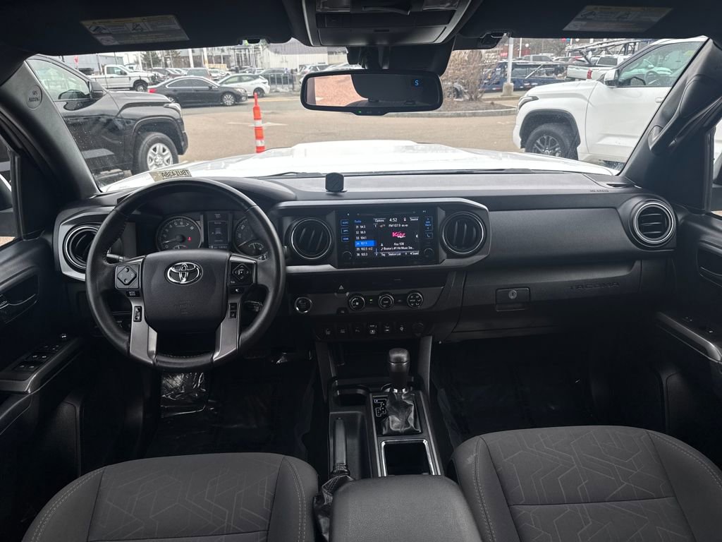 Used 2018 Toyota Tacoma TRD Sport w/ Technology Package image 12