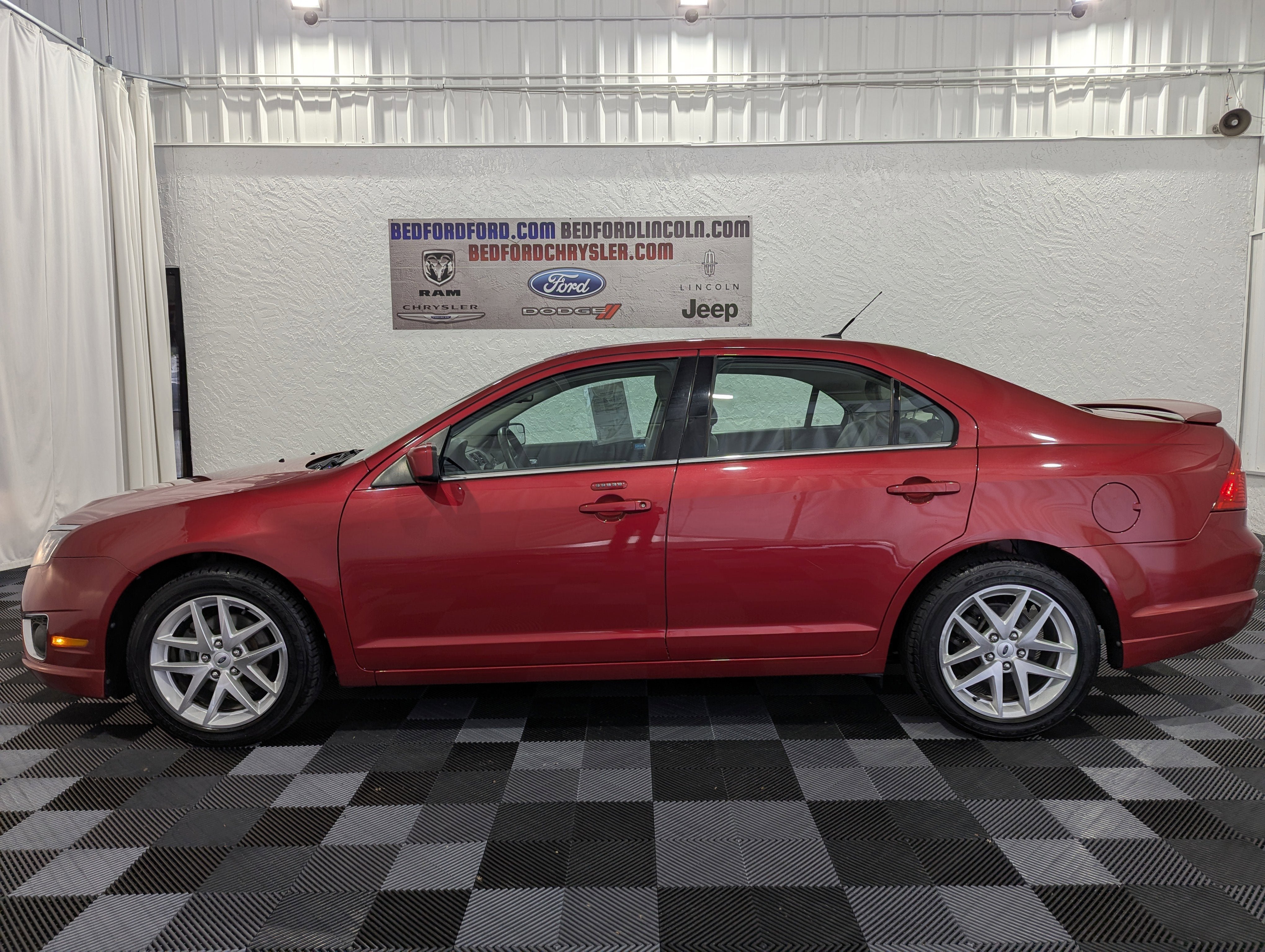 Used 2011 Ford Fusion SEL FWD image 2