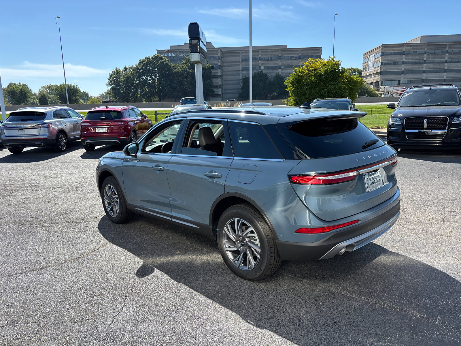 New 2026 Lincoln Corsair Premiere image 5