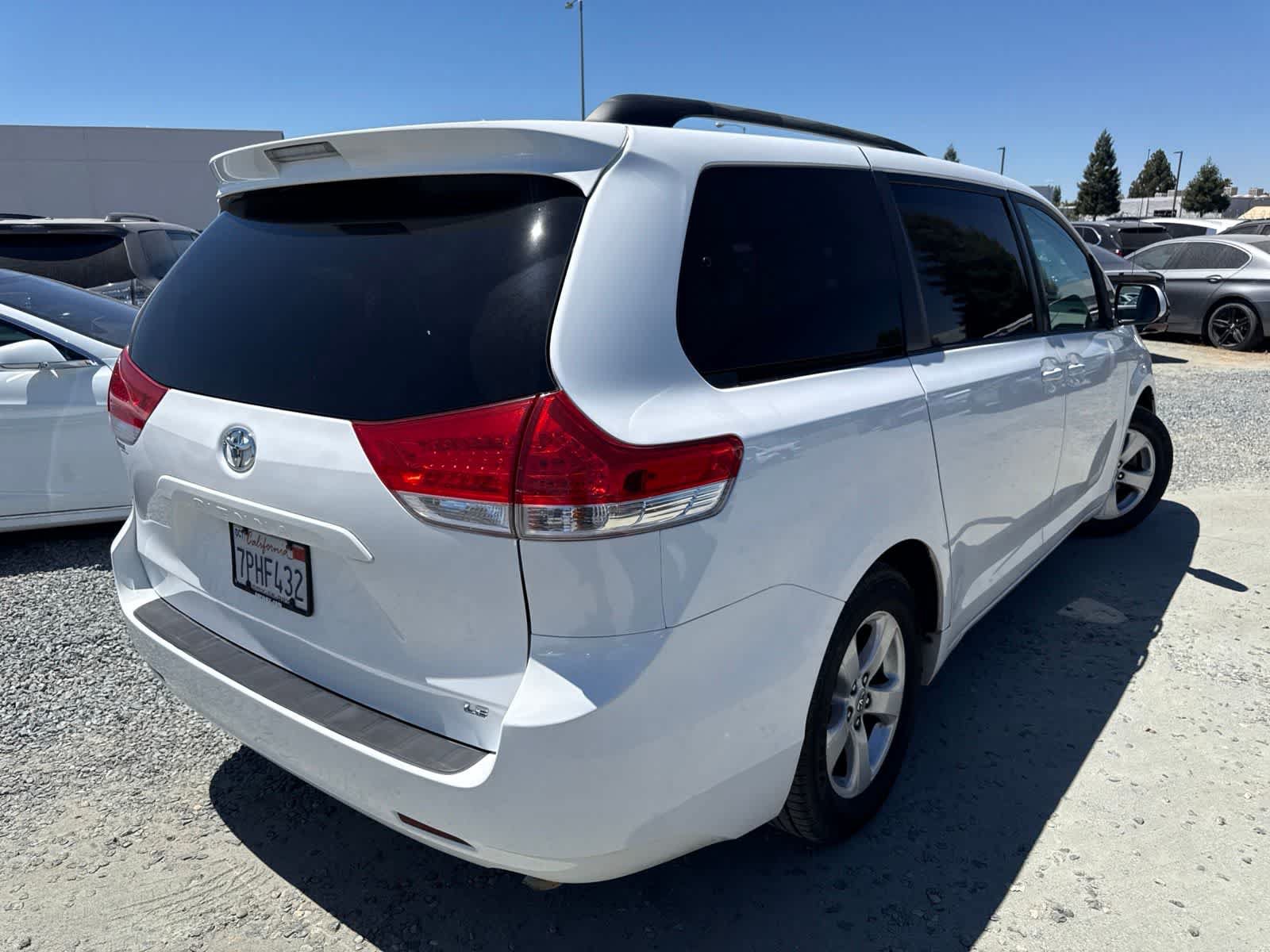 Used 2012 Toyota Sienna LE FWD image 4