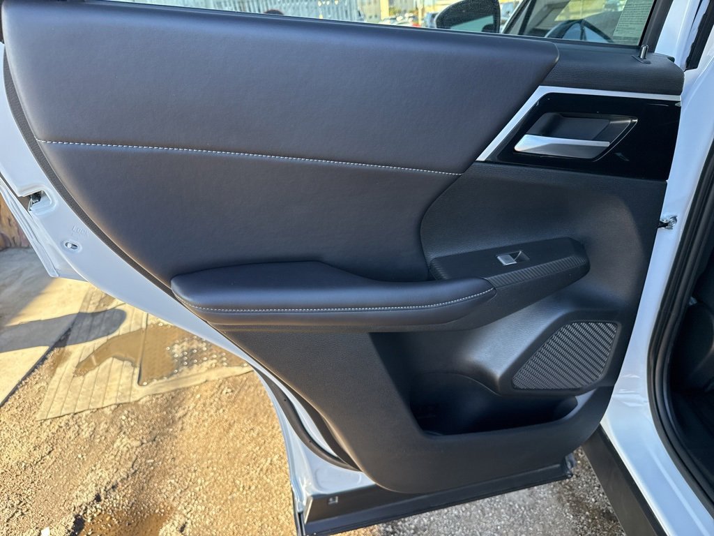 Used 2025 Mitsubishi Outlander SE image 29