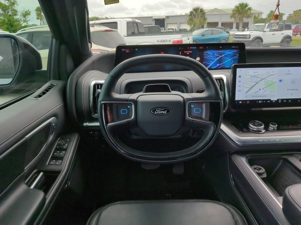 Used 2025 Ford Expedition Platinum w/ Stealth Performance Package AWD/4WD image 19