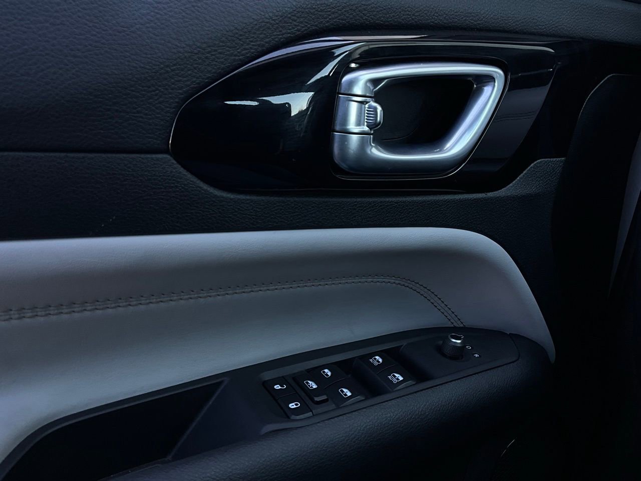 Used 2025 Jeep Compass Limited image 21