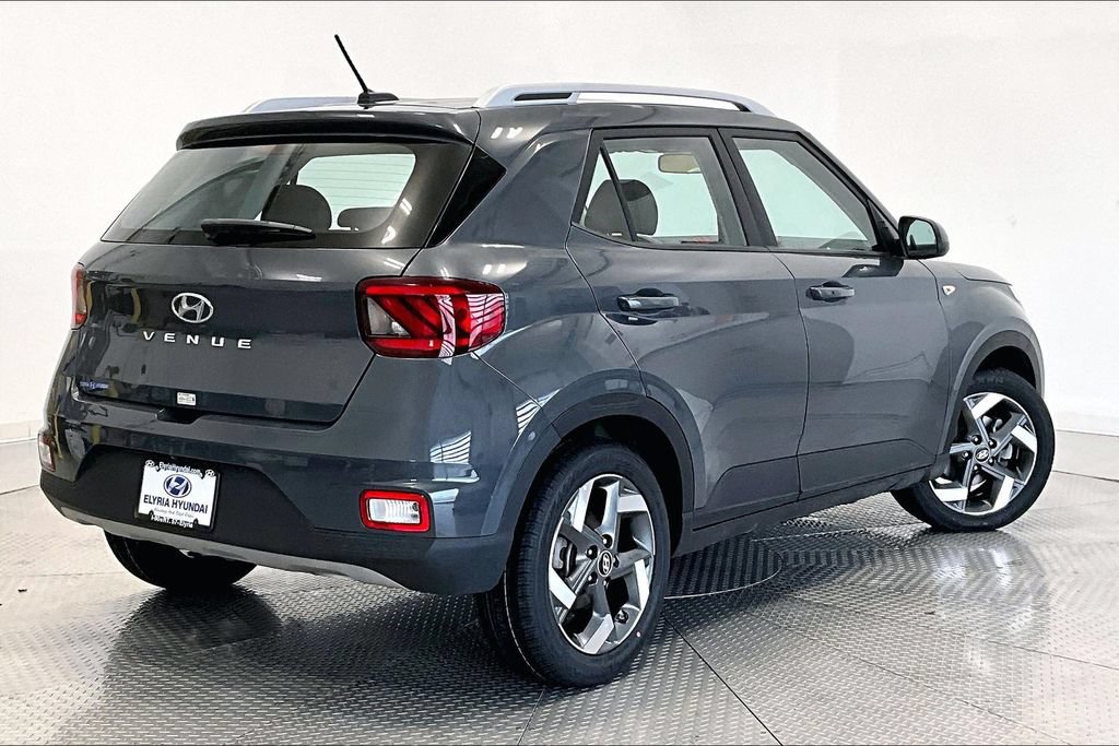 Used 2025 Hyundai Venue SEL FWD image 2