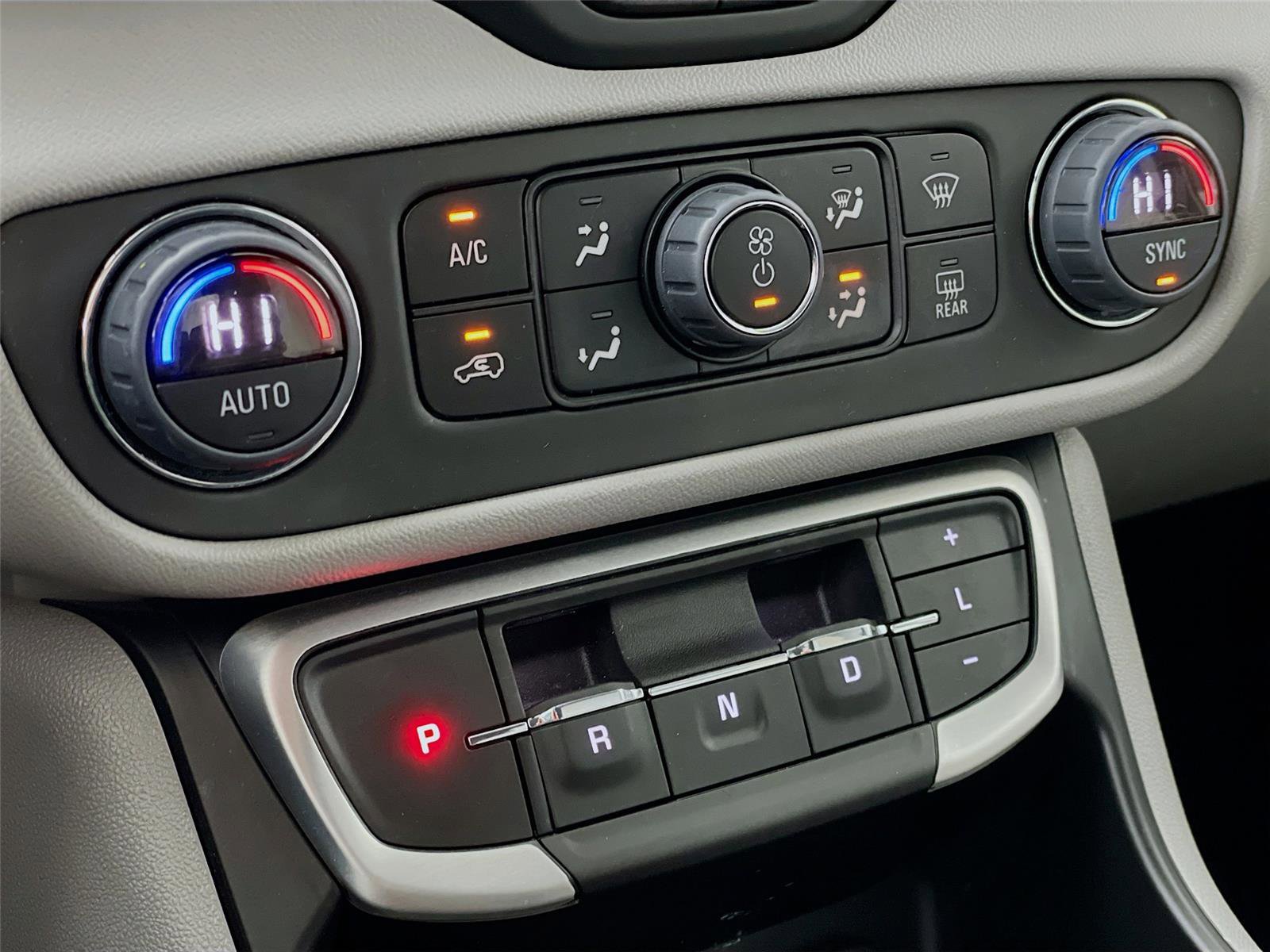 Used 2023 GMC Terrain SLE w/ Driver Convenience Package image 18