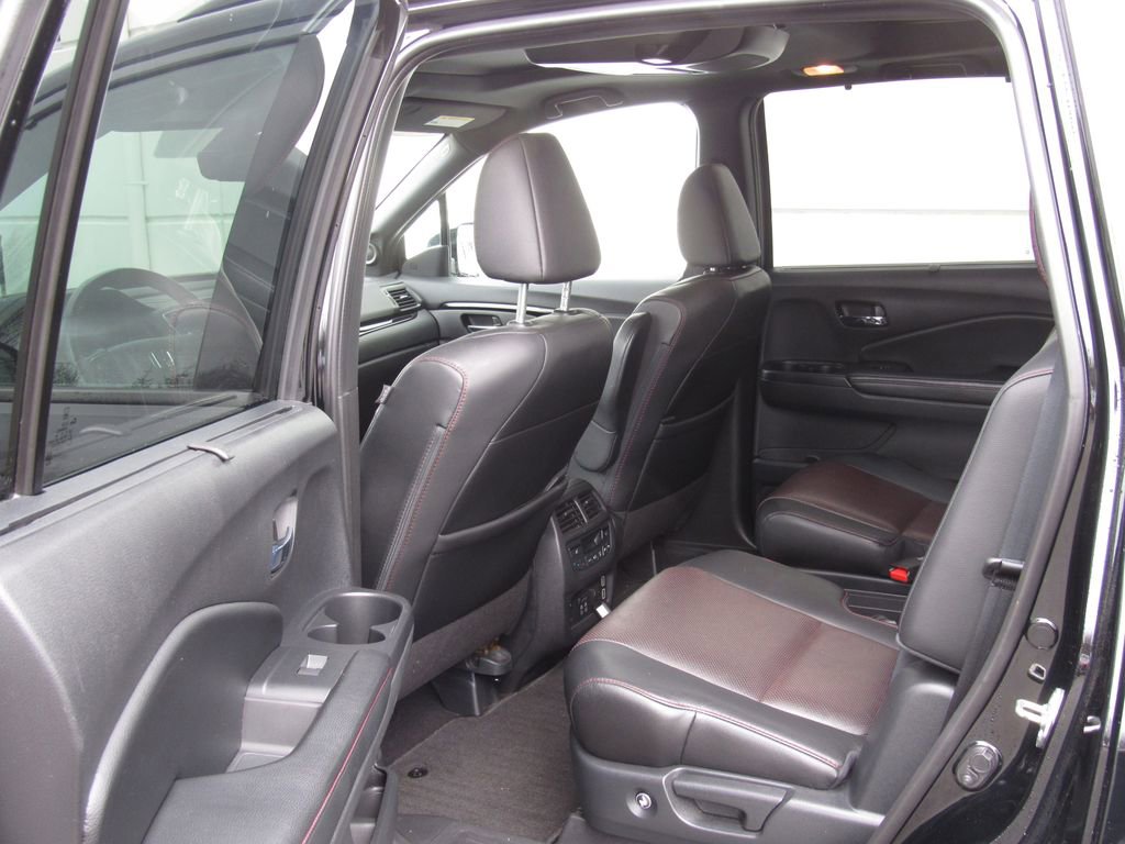 Used 2020 Honda Pilot Black Edition image 14
