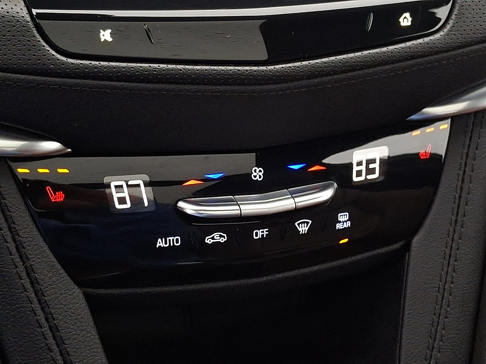 Certified 2023 Cadillac XT5 Premium Luxury w/ LPO, Floor Liner Package image 23