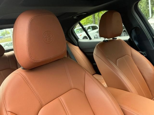 Used 2023 Alfa Romeo Giulia Ti AWD/4WD image 40