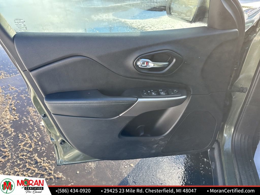 Used 2021 Jeep Cherokee Latitude Lux w/ Comfort/Convenience Group image 9