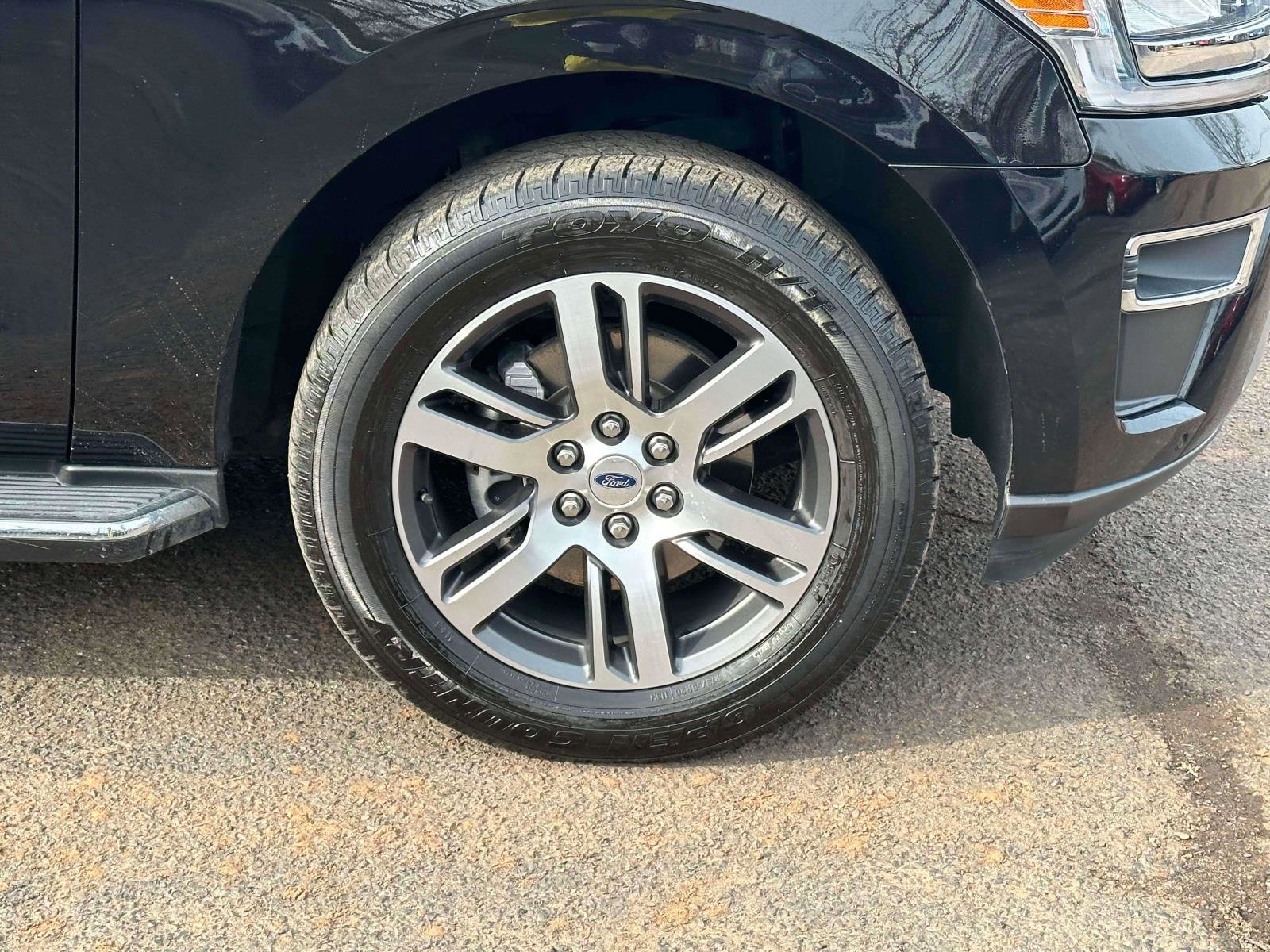 Used 2022 Ford Expedition Limited image 6