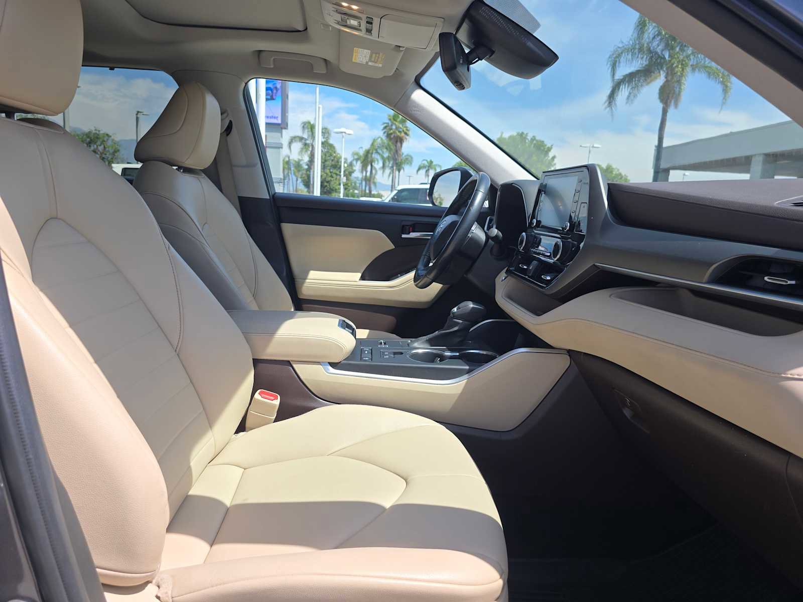 Used 2022 Toyota Highlander XLE image 11