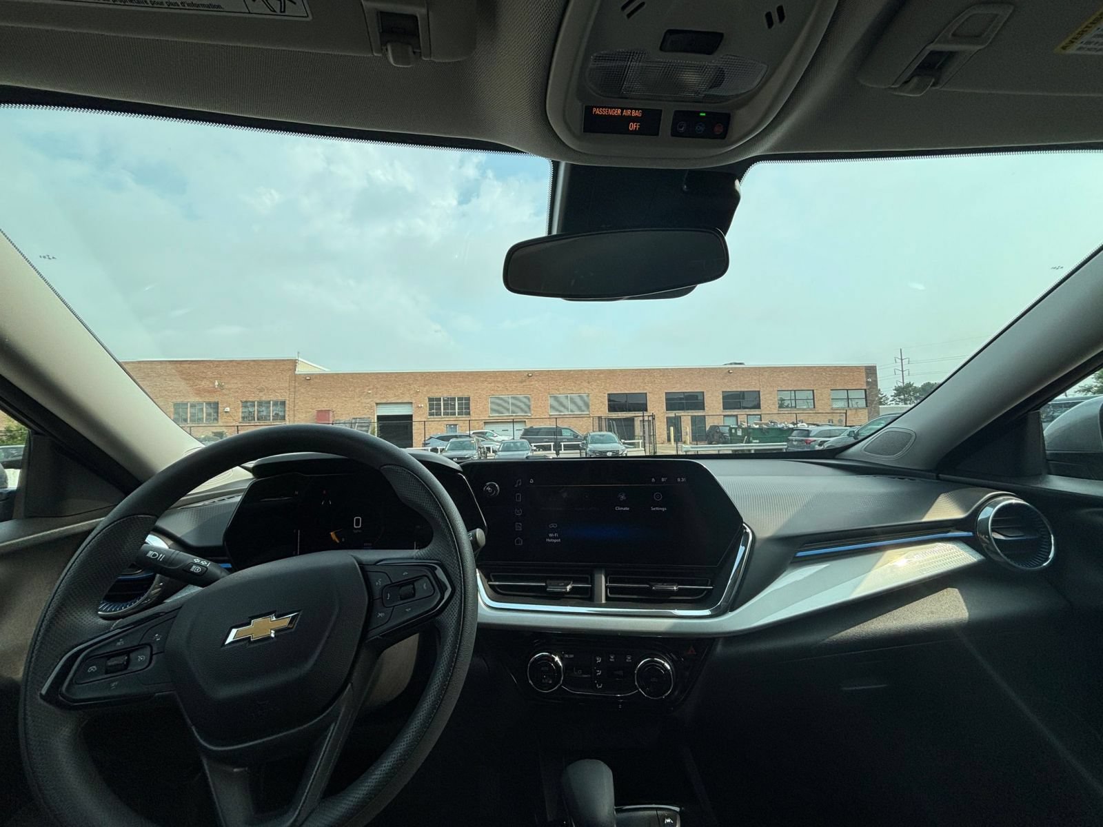 Used 2025 Chevrolet Trax LT FWD image 32