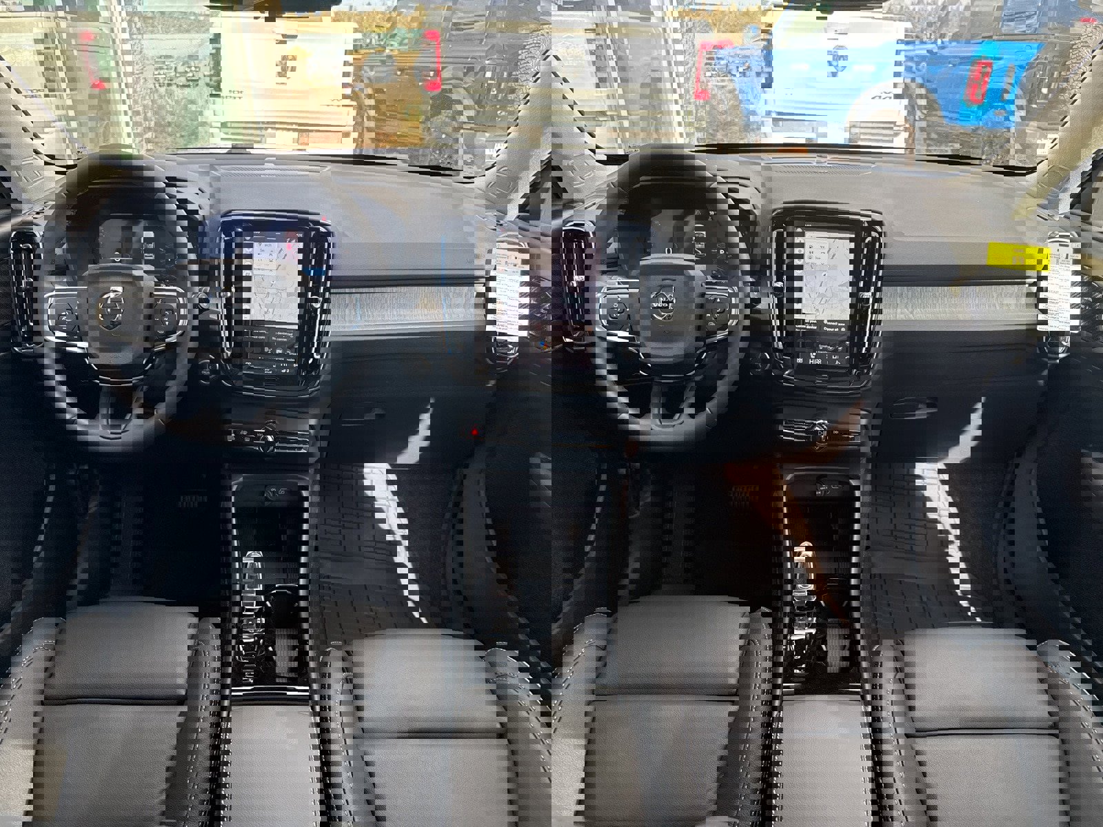 New 2026 Volvo XC40 B5 Ultra w/ Protection Package Premier image 18