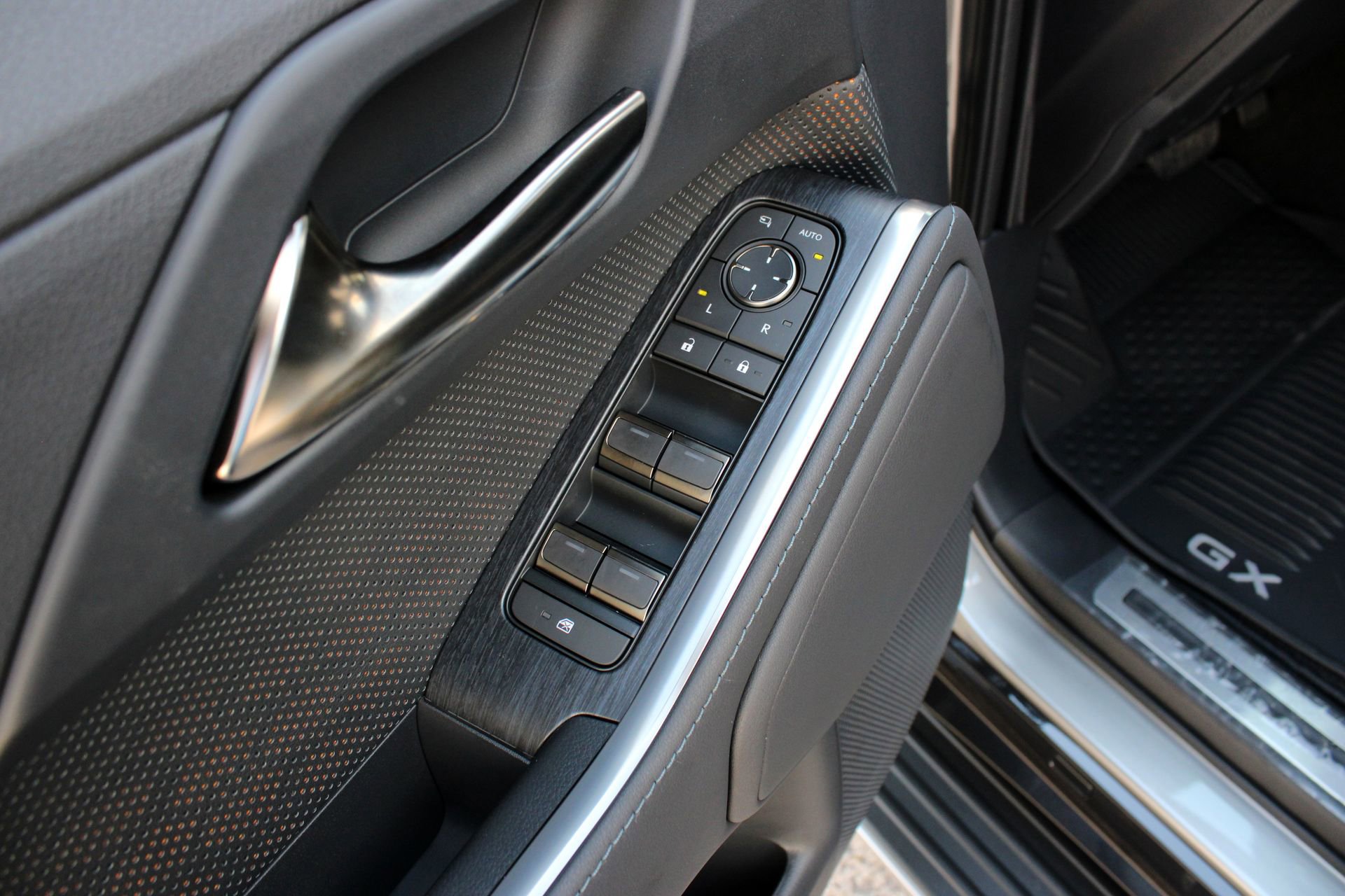 Used 2024 Lexus GX 550 w/ Accessory Package (Z1) image 26