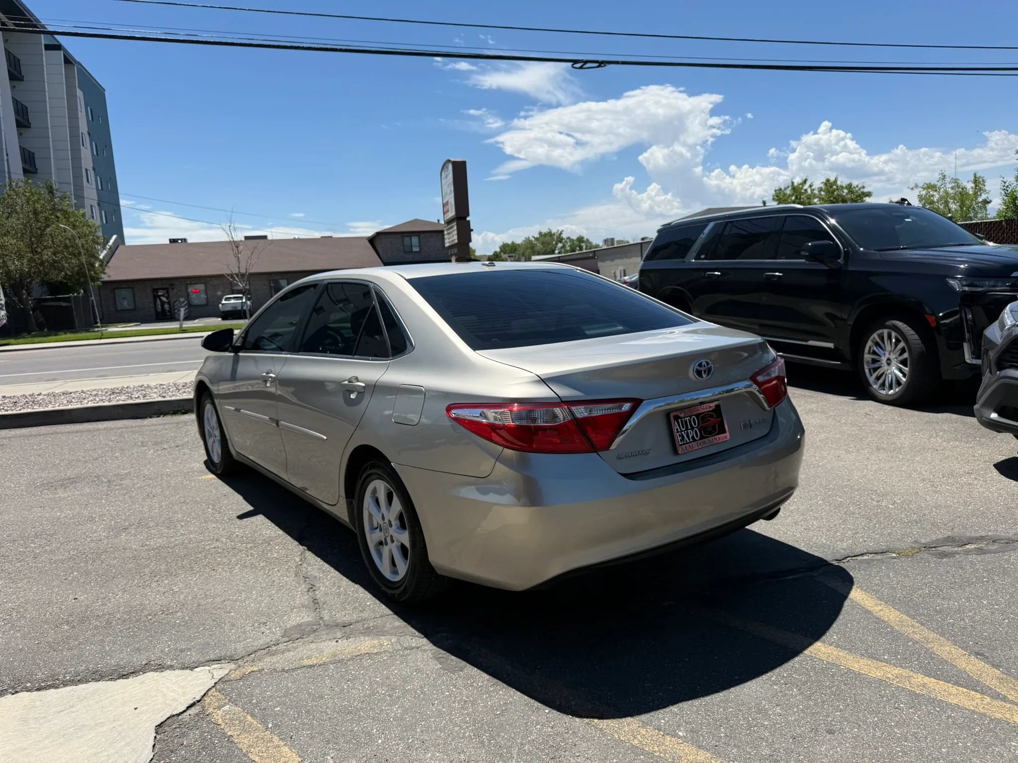 Used 2017 Toyota Camry XLE w/ Moonroof Package FWD image 7