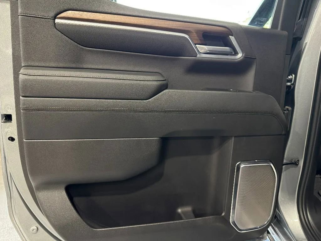 Used 2024 Chevrolet Silverado 1500 High Country w/ Technology Package image 23