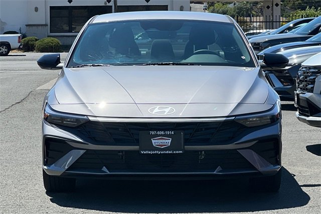 New 2025 Hyundai Elantra SEL image 3
