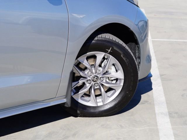 Certified 2024 Toyota Sienna LE image 8