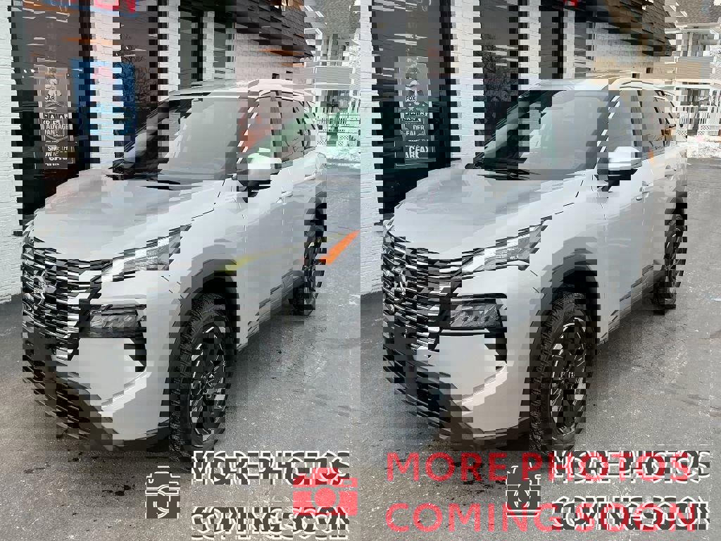 Used 2024 Nissan Rogue SV image 1