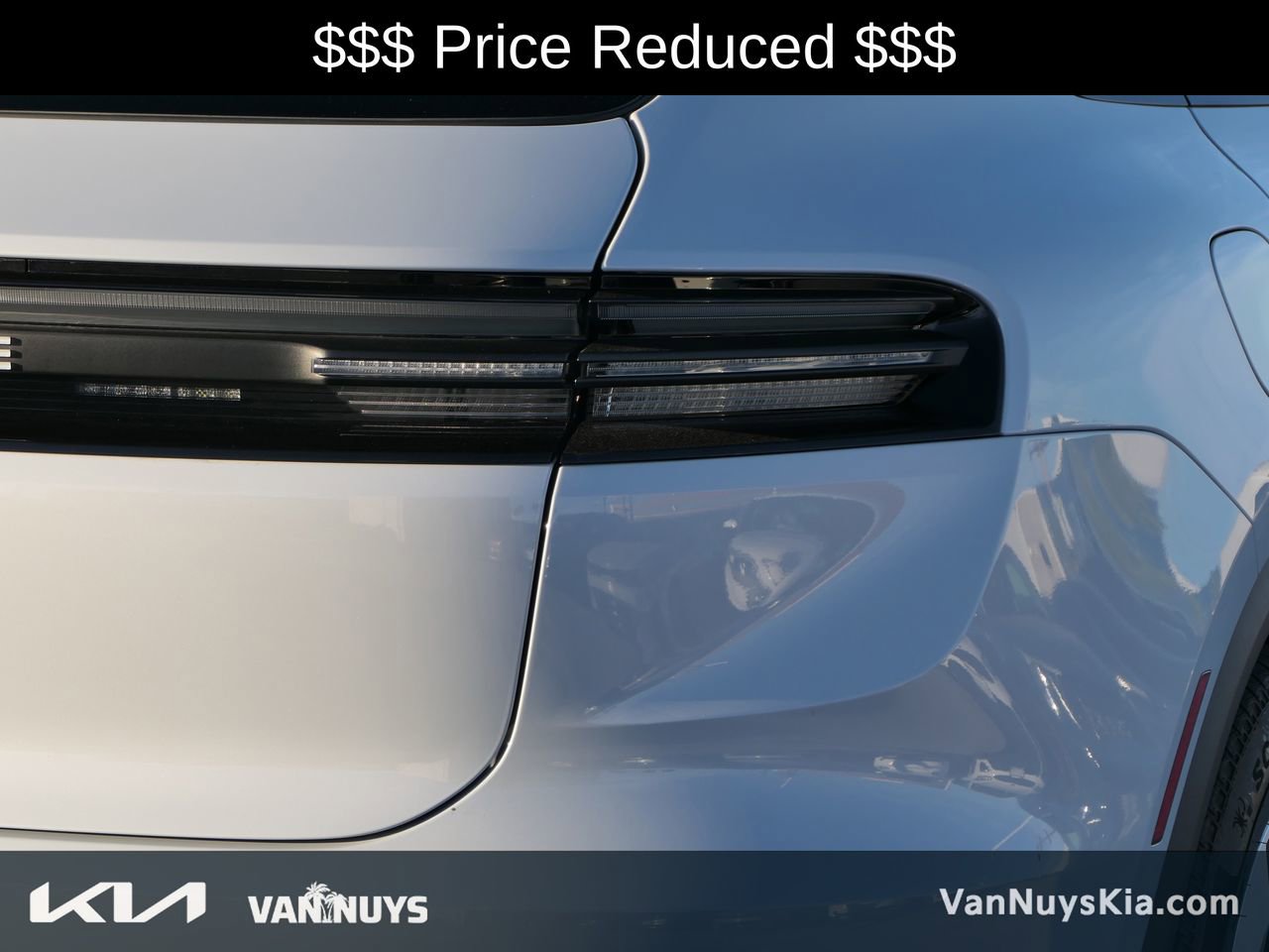 Used 2024 Porsche Macan 4 Electric image 4