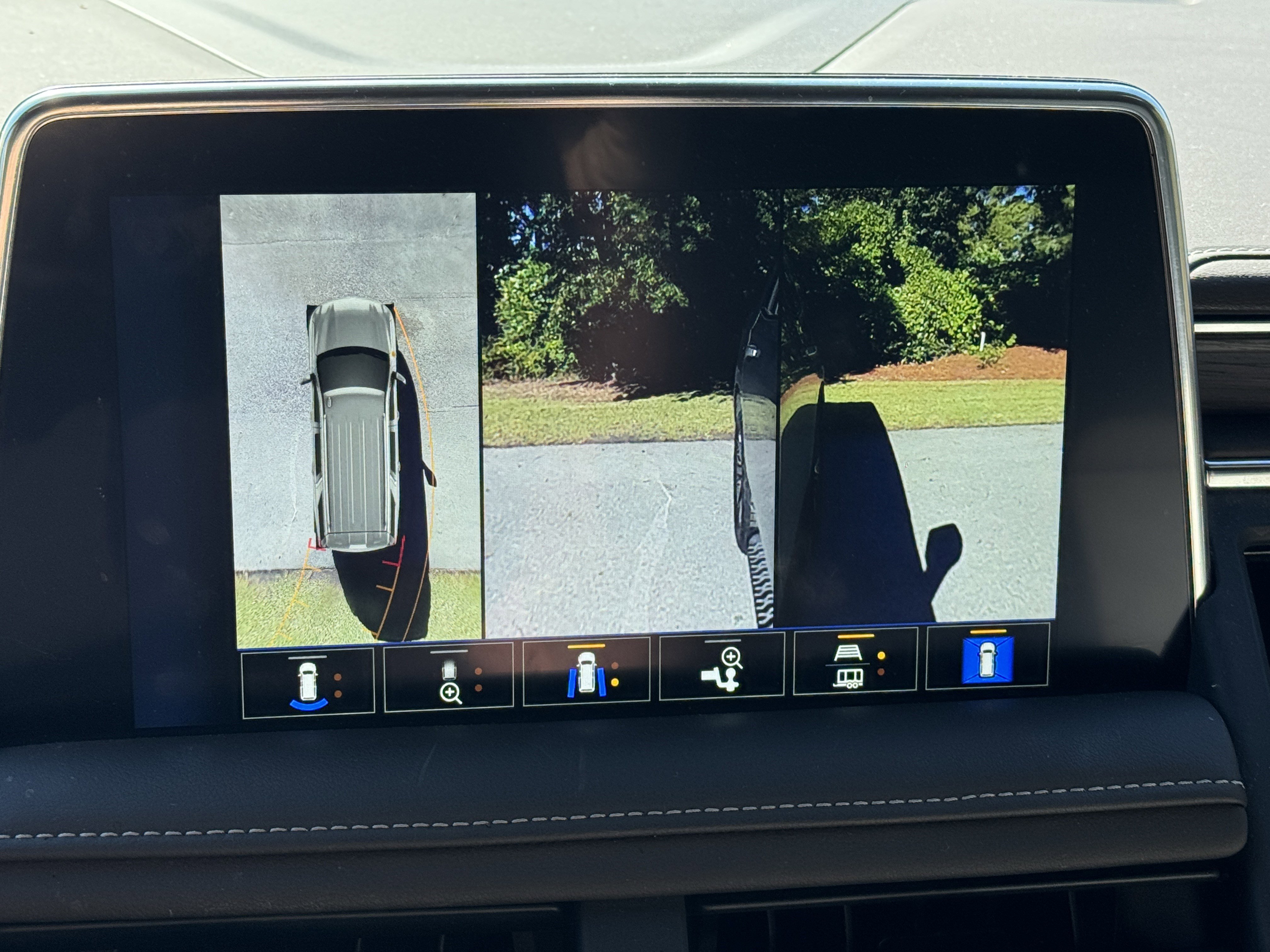 Used 2023 Chevrolet Tahoe Z71 w/ Luxury Package image 31