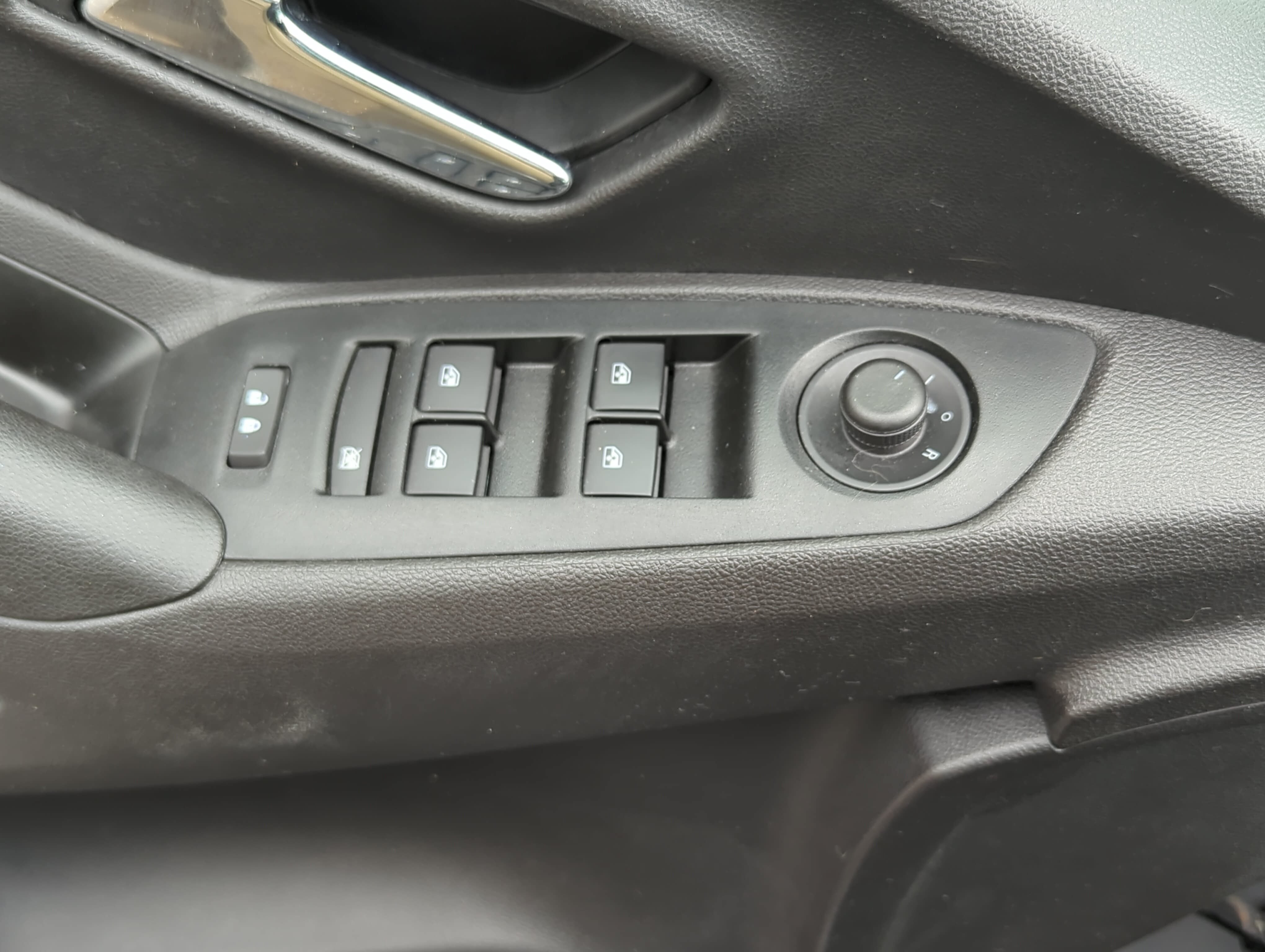 Used 2020 Chevrolet Trax LT w/ LT Convenience Package FWD image 25
