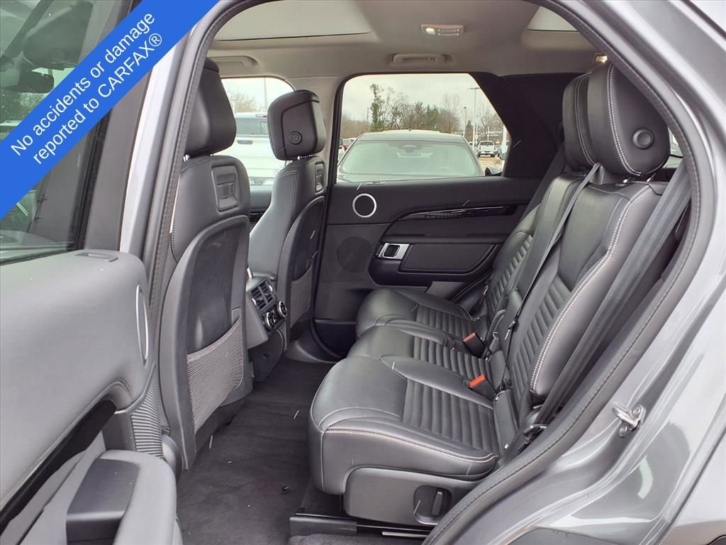 Used 2024 Land Rover Discovery S image 13