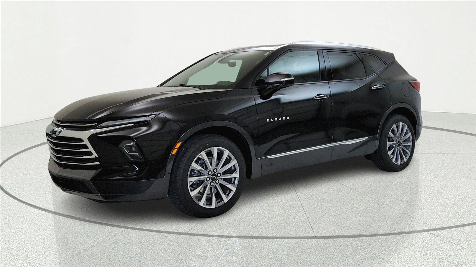 Used 2024 Chevrolet Blazer Premier w/ Driver Confidence II Package FWD image 2