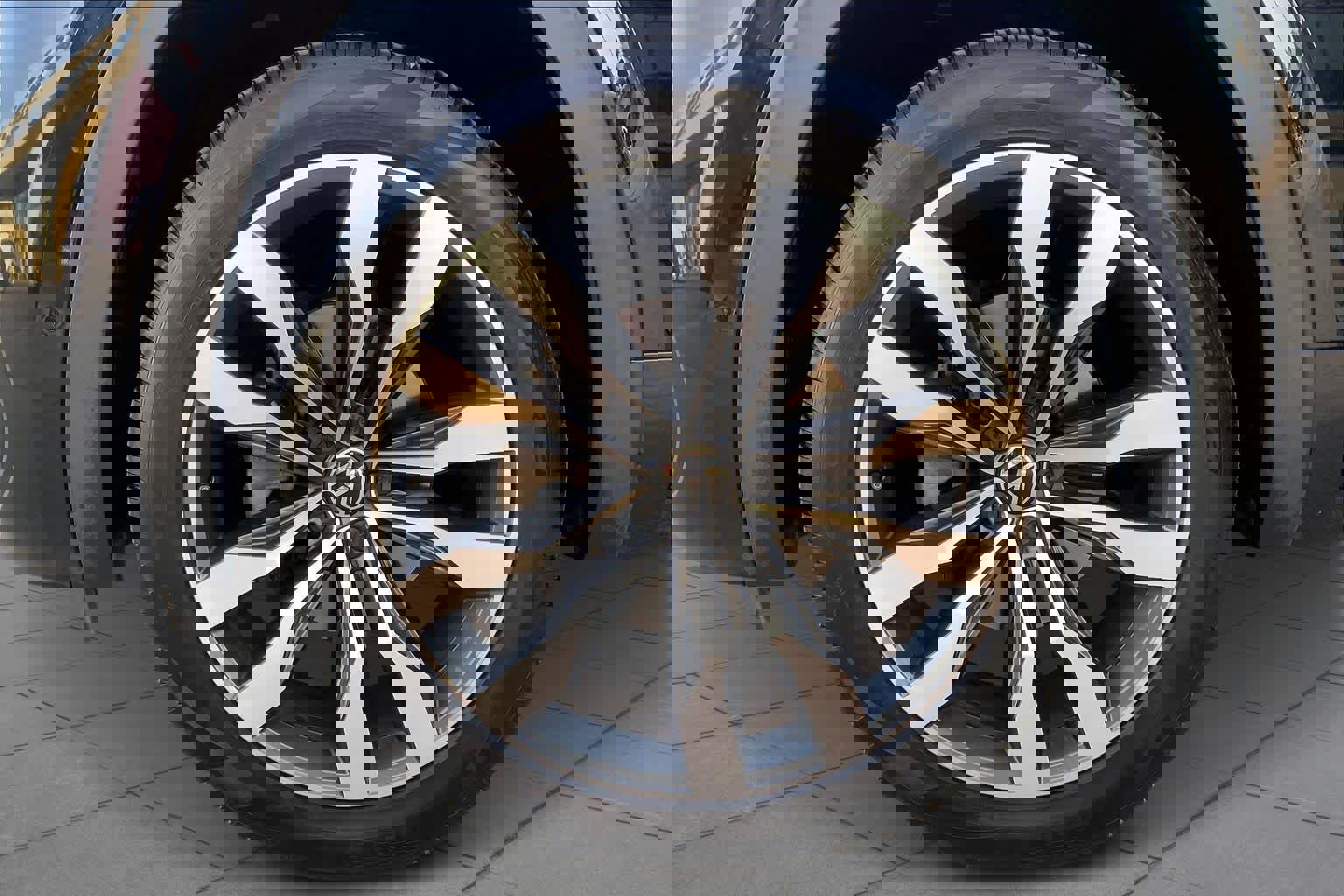 Used 2020 Volkswagen Atlas Cross Sport SEL Premium R-Line image 11