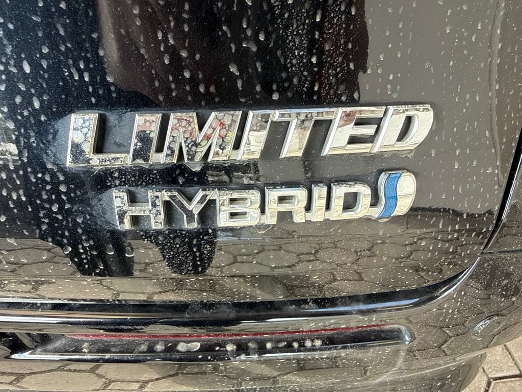 Used 2024 Toyota Sienna Limited AWD/4WD image 10