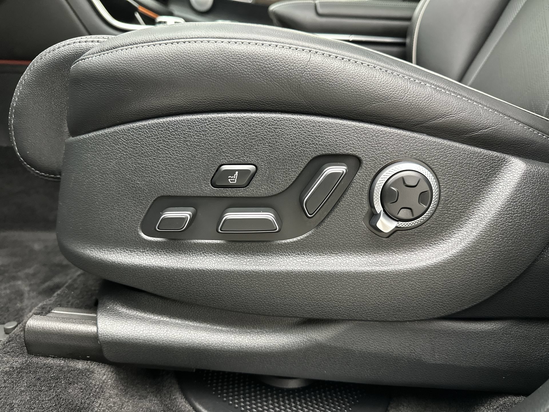 Certified 2026 Genesis GV80 2.5T Prestige AWD/4WD image 12